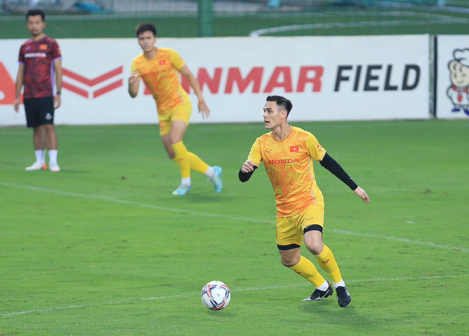Tuyển Việt Nam tập cùng U23 Việt Nam trong ngày đầu hội quân - Bóng Đá