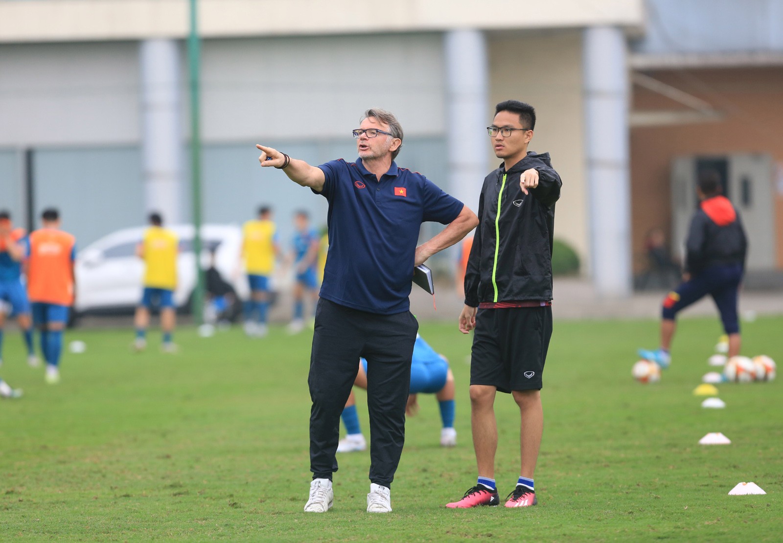 HLV Philippe Troussier hẹn gặp lại tuyển Việt Nam vào tháng 6 - Bóng Đá