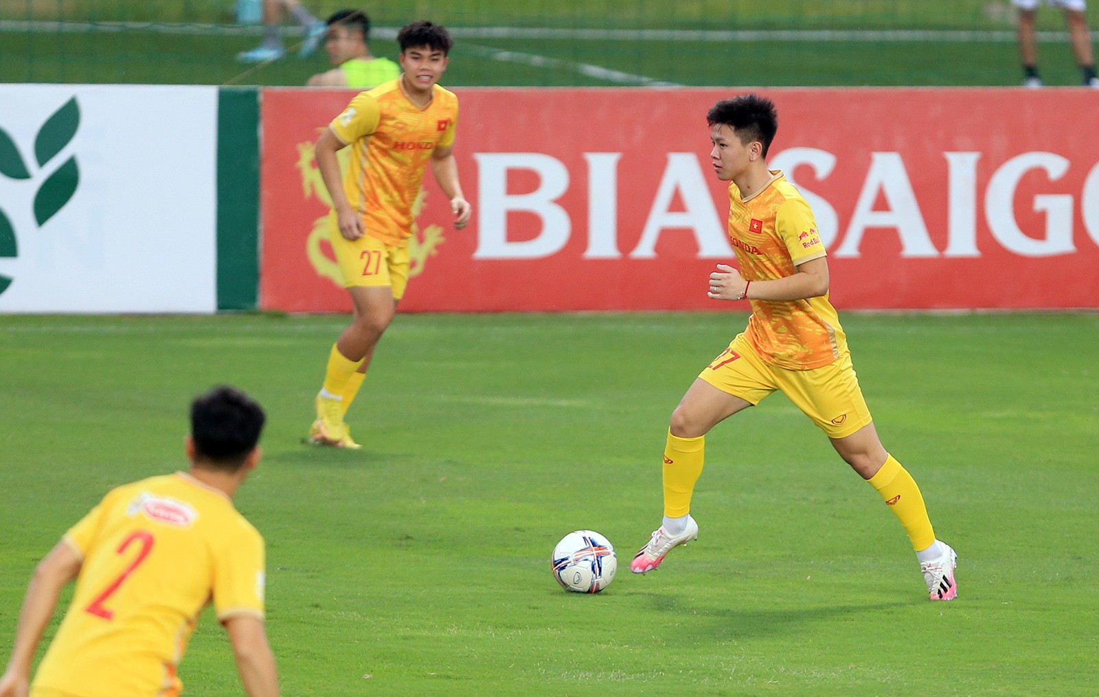 Tuyển Việt Nam tập cùng U23 Việt Nam trong ngày đầu hội quân - Bóng Đá