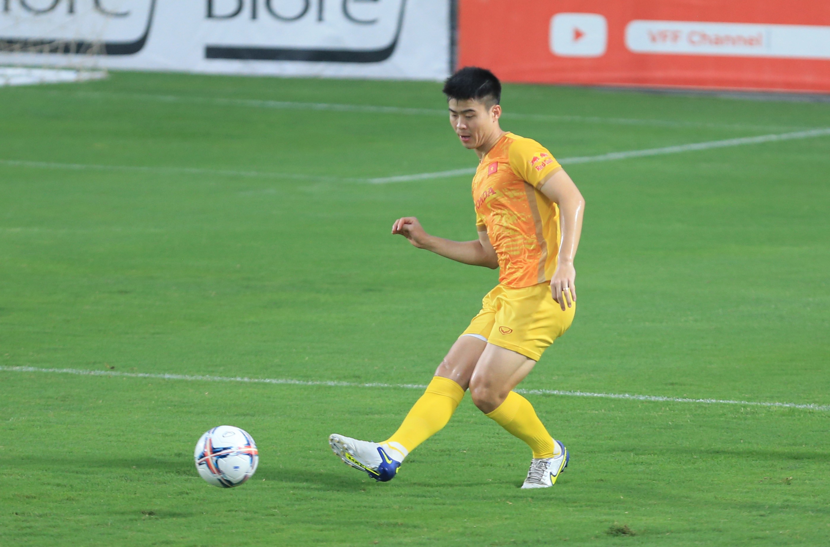 Tuyển Việt Nam tập cùng U23 Việt Nam trong ngày đầu hội quân - Bóng Đá