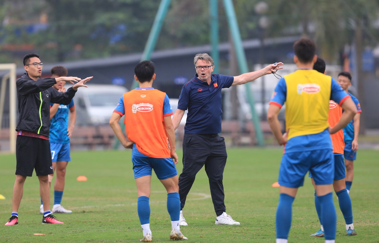 HLV Philippe Troussier hẹn gặp lại tuyển Việt Nam vào tháng 6 - Bóng Đá
