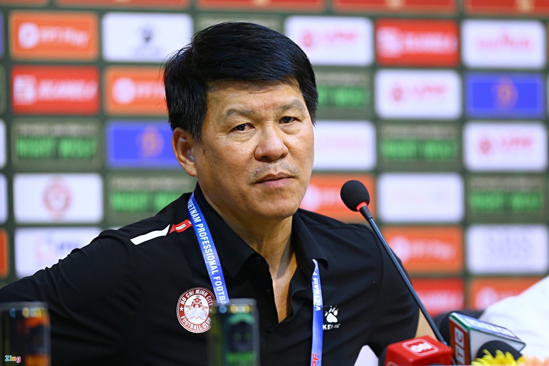 HLV Vũ Tiến Thành: Cứ đá với Hà Nội là thua vì trọng tài - Bóng Đá