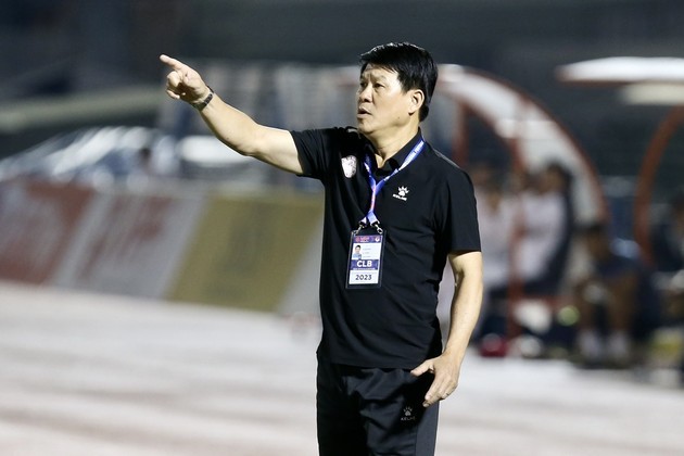 Sao HAGL chấn thương nặng; HLV Vũ Tiến Thành lên tiếng về chuyện nợ lương tại TP.HCM - Bóng Đá