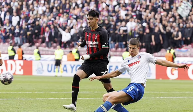 English giants eye 'the new Gerard Pique' (Luka Vuskovic) - Bóng Đá