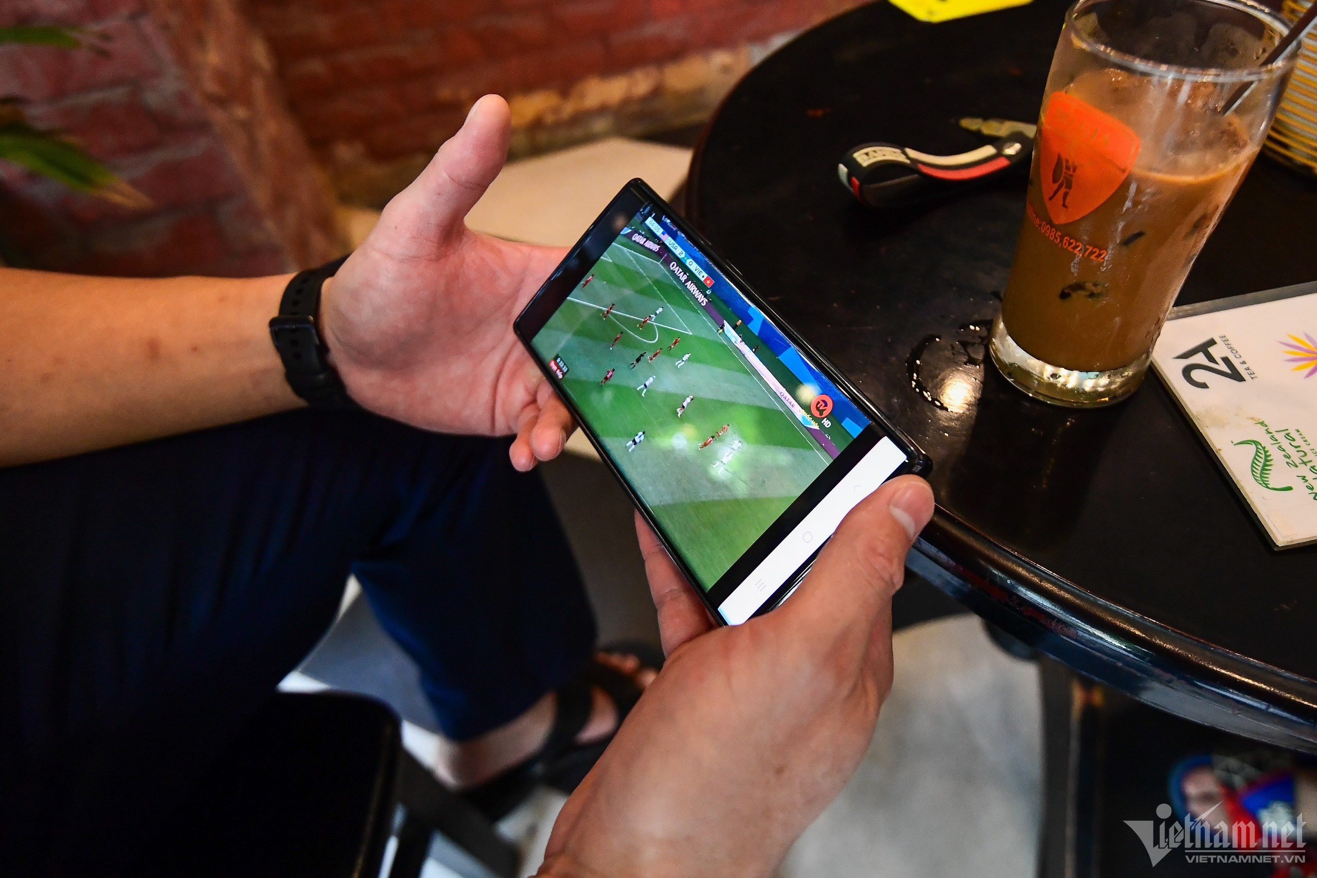 Người Hà Nội, TP.HCM vừa ăn sáng vừa xem tuyển nữ Việt Nam so găng với Mỹ - Bóng Đá