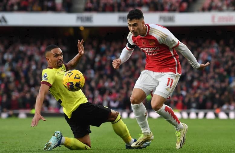 Chris Sutton predicts who will win between Burnley and Arsenal - Bóng Đá