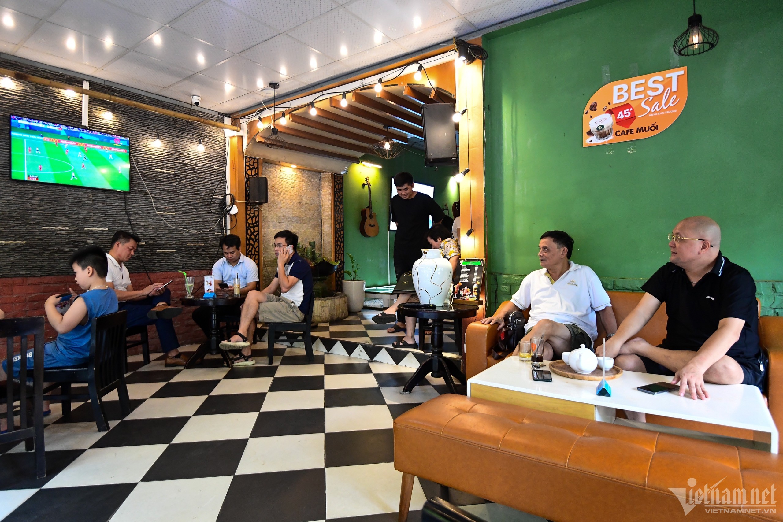 Người Hà Nội, TP.HCM vừa ăn sáng vừa xem tuyển nữ Việt Nam so găng với Mỹ - Bóng Đá