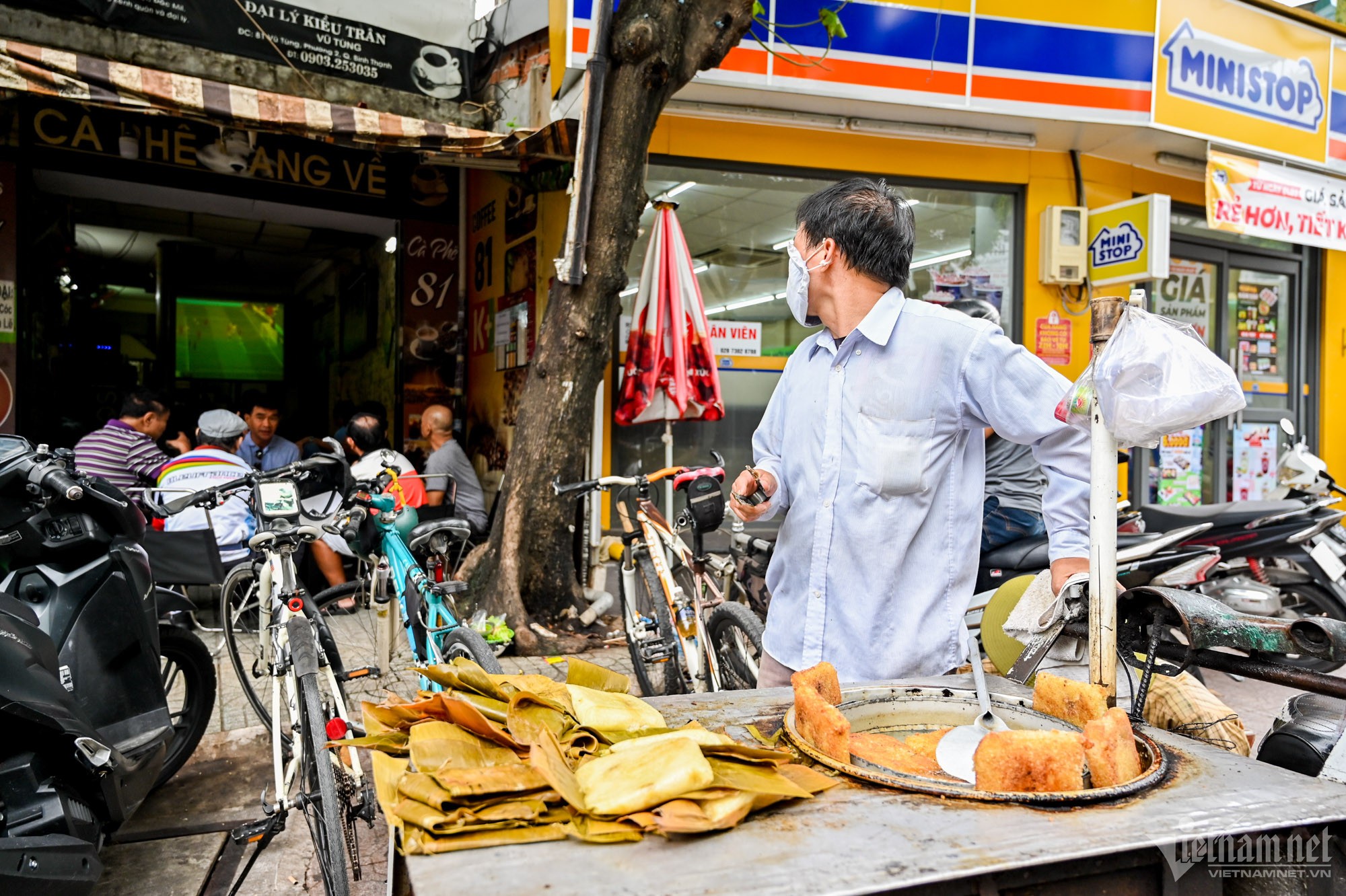 Người Hà Nội, TP.HCM vừa ăn sáng vừa xem tuyển nữ Việt Nam so găng với Mỹ - Bóng Đá