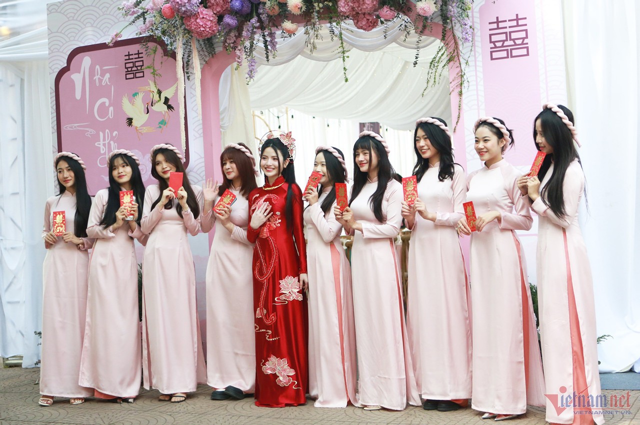 Ngắm nhan sắc dịu dàng của vợ Quang Hải ngày đầu năm - Bóng Đá
