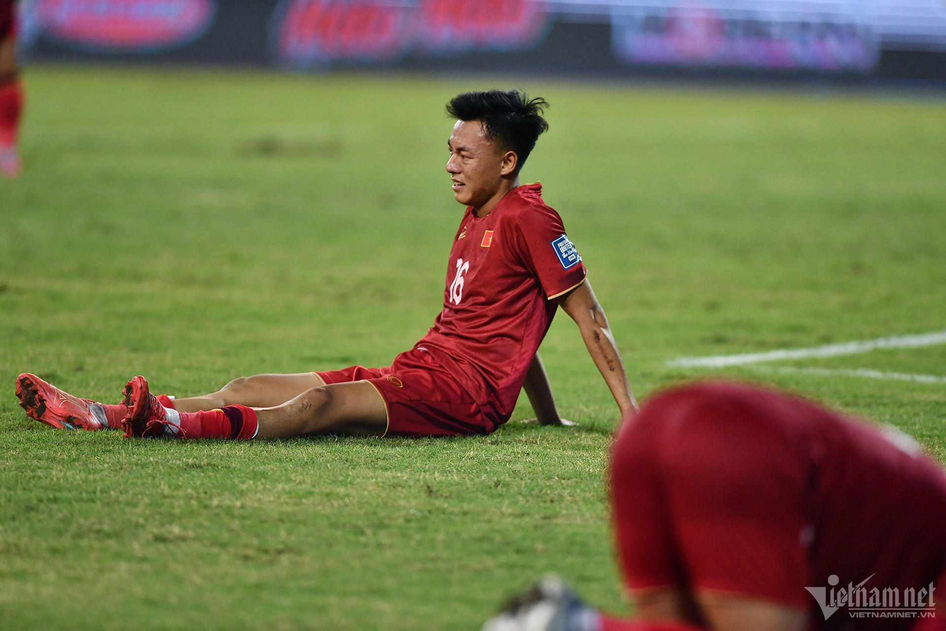 Thay 5 người sau hơn 60 phút, HLV Troussier nói rõ nguyên nhân - Bóng Đá