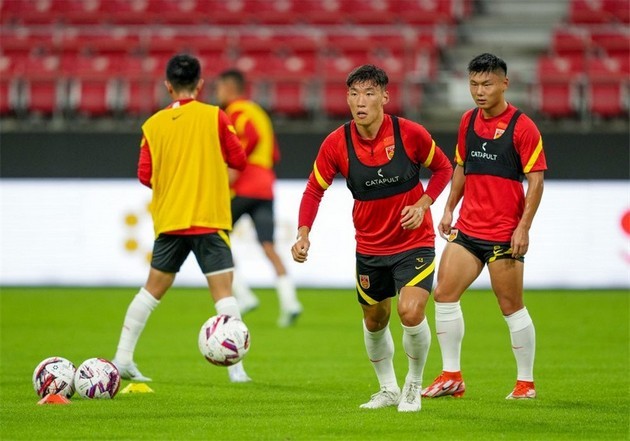 Kiatisuk úp mở chia tay HAGL; Nhiều cầu thủ Trung Quốc không muốn tham dự Asiad 19 - Bóng Đá