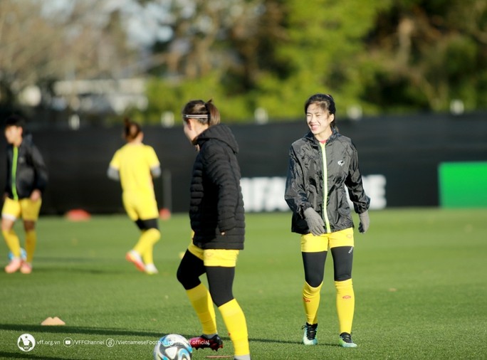 Đội tuyển nữ Việt Nam làm quen sân đấu chính thức với tuyển Bồ Đào Nha - Bóng Đá