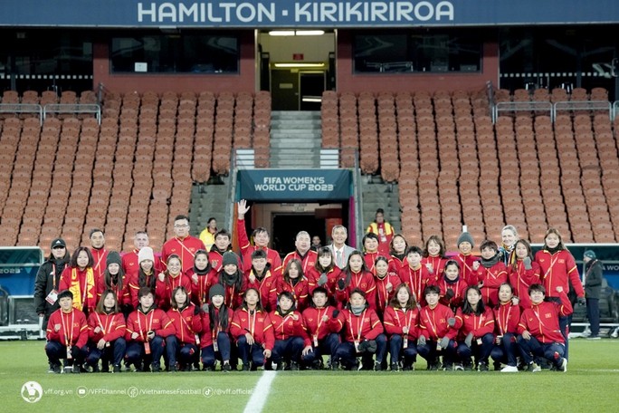 Đội tuyển nữ Việt Nam làm quen sân đấu chính thức với tuyển Bồ Đào Nha - Bóng Đá