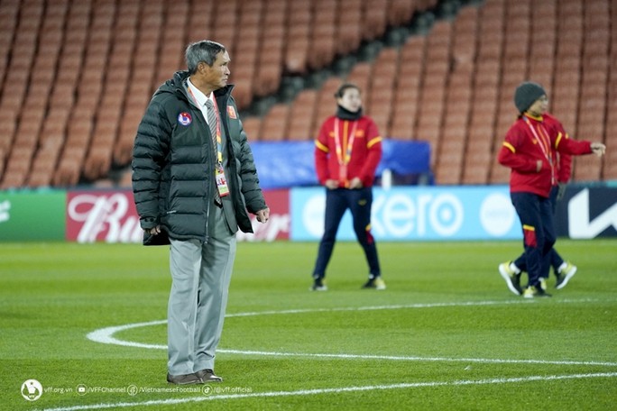 Đội tuyển nữ Việt Nam làm quen sân đấu chính thức với tuyển Bồ Đào Nha - Bóng Đá