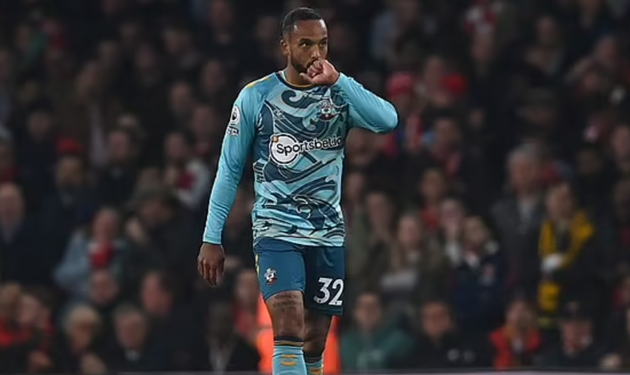 Reading 'are close to signing Theo Walcott' with the former Arsenal winger available as a free agent - Bóng Đá