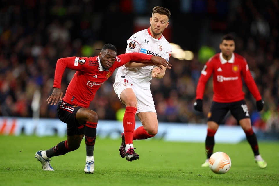 Hậu vệ Man United không có đối thủ về tỷ lệ thắng tranh chấp - Bóng Đá