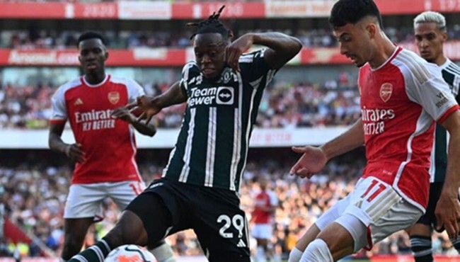 Aaron Wan-Bissaka covers himself in glory despite Man United’s late loss against Arsenal - Bóng Đá
