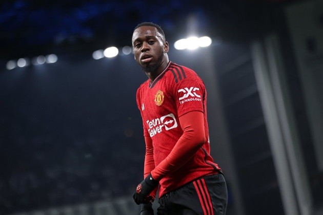 NÓNG! Aaron Wan-Bissaka bất ngờ được tưởng thưởng - Bóng Đá