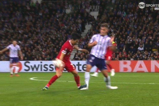 Manchester United fans fume as Liverpool’s Wataru Endo avoids red for similar Marcus Rashford incident - Bóng Đá