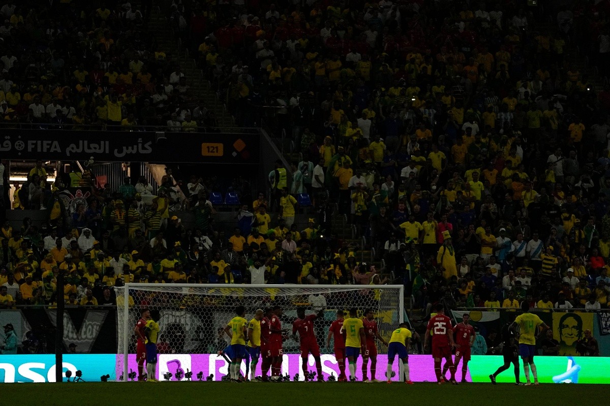 Kỳ công quá trình tháo sân vận động lắp ghép hậu World Cup - Bóng Đá