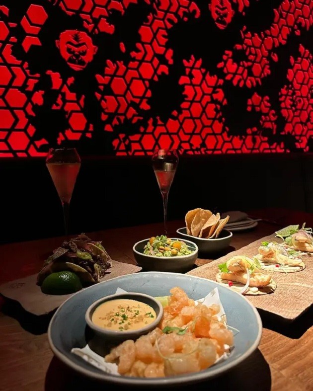 Man Utd stars enjoy trip to swanky celeb hotspot where seafood platter costs £1,000, but Rashford wisely stays away - Bóng Đá