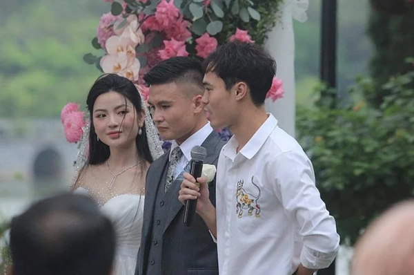 Văn Toàn nói về Quang Hải - Bóng Đá