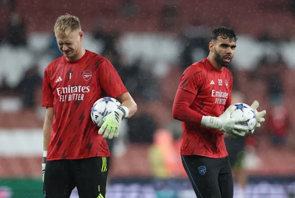 Carragher: Arsenal không bao giờ vô địch với Ramsdale - Bóng Đá