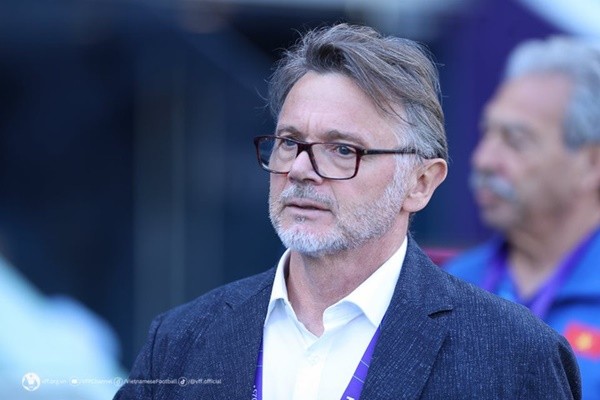 HLV Troussier phát biểu - Bóng Đá
