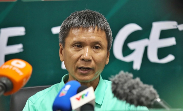 HLV Khánh Hòa phát biểu - Bóng Đá