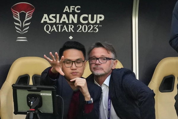 Tin đồn VFF chia tay trợ lý HLV Troussier - Bóng Đá