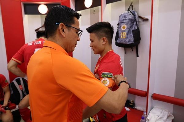 HLV Kiatisuk khen Quang Hải - Bóng Đá