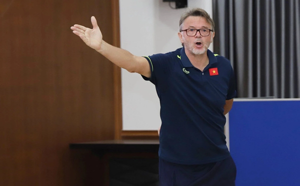 HLV Troussier nói về ĐT Việt Nam - Bóng Đá