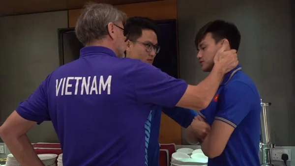 HLV Troussier nói về Tấn Tài - Bóng Đá