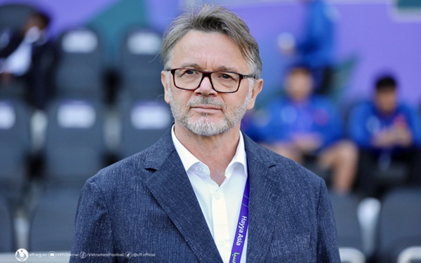 HLV Troussier bỏ rơi 4 cầu thủ - Bóng Đá