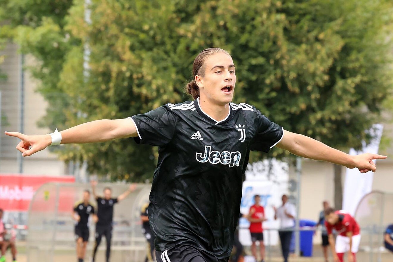 Không chỉ Vlahovic, Arsenal còn nhắm tiền đạo khác của Juve - Bóng Đá