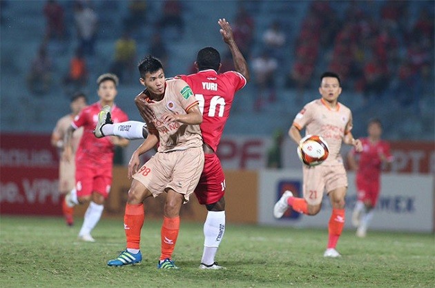 CAHN: Người khổng lồ trên đôi chân đất sét - Bóng Đá