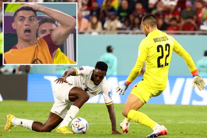 ‘He nearly died’ – Watch Cristiano Ronaldo’s heart-in-mouth reaction to Portugal keeper’s last-minute howler vs Ghana - Bóng Đá