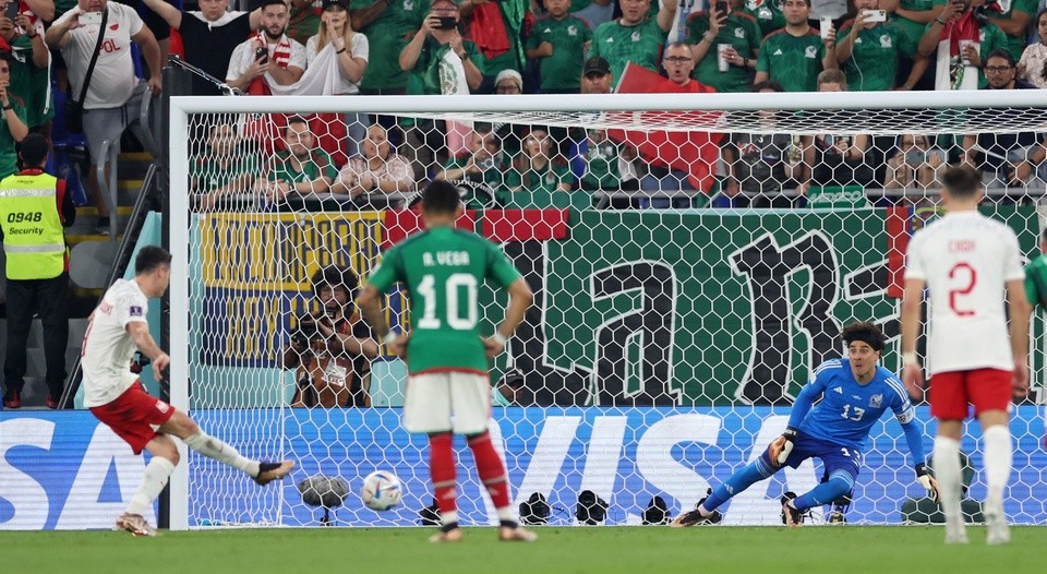 Mỗi khi tới World Cup, Ochoa lại bắt 