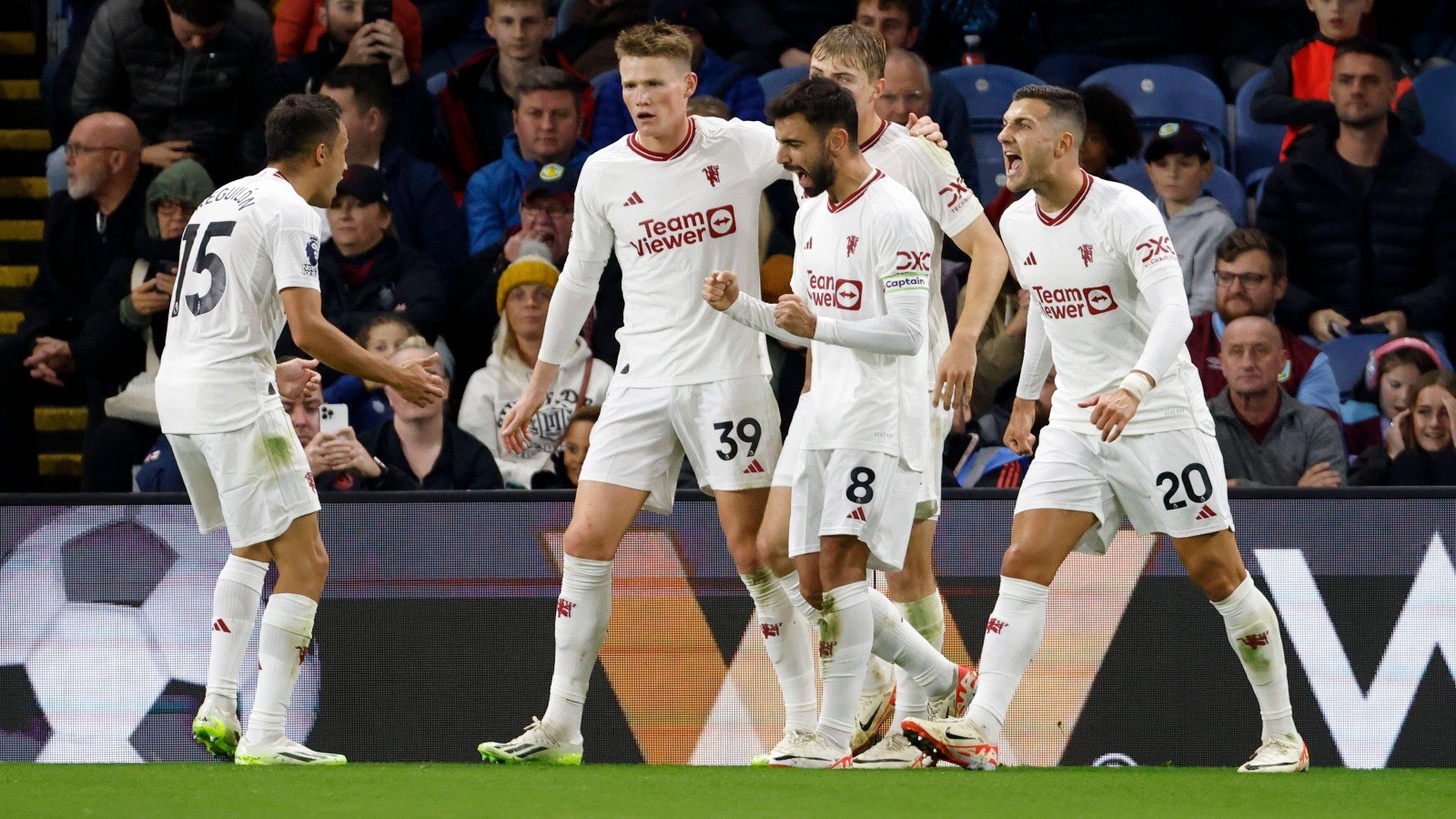 Hạ Burnley, Man Utd đã phát hiện ra sai lầm chuyển nhượng - Bóng Đá