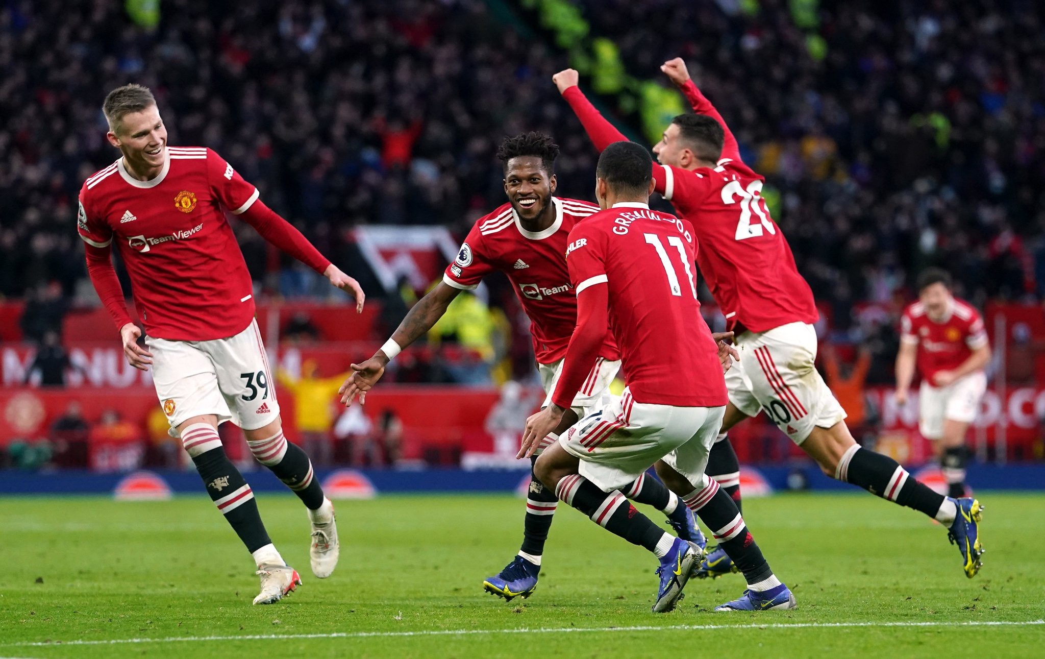 Ghi bàn đẳng cấp, Fred có màn nhảy nhót ăn mừng hài hước - Bóng Đá