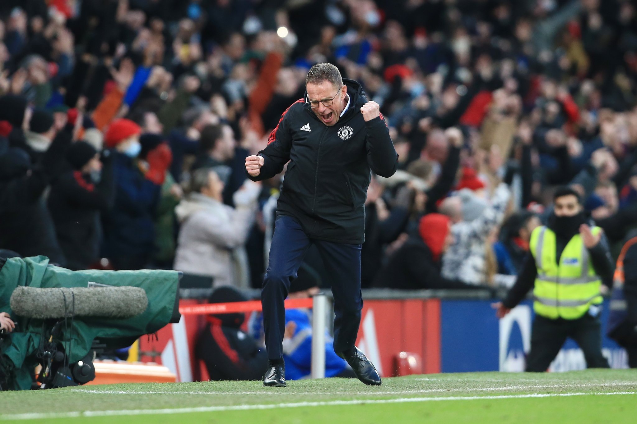 Ghi bàn đẳng cấp, Fred có màn nhảy nhót ăn mừng hài hước - Bóng Đá