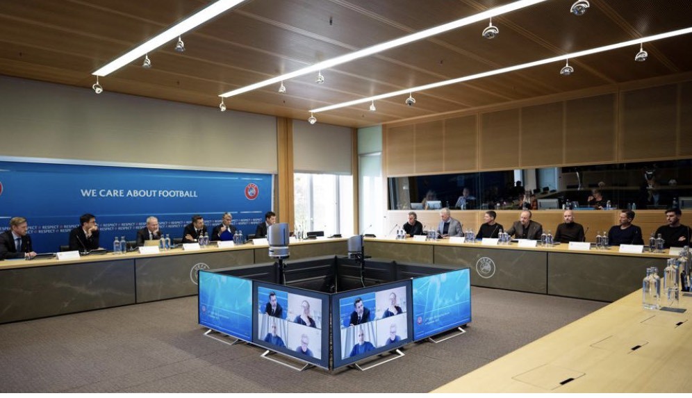 Lộ diện thái độ của Ten Hag sau 'vụ nổ' Ronaldo - Bóng Đá