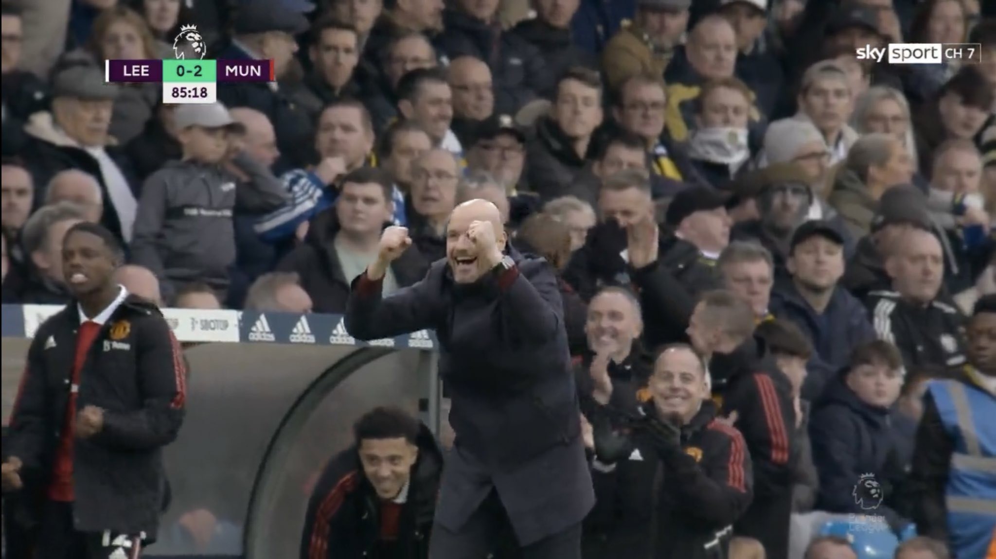 Erik ten Hag reaction to Alejandro Garnacho's goal spotted as Man Utd beat Leeds - Bóng Đá