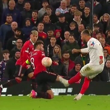 Man Utd issue statement on controversial Fernandes, Casemiro - Bóng Đá