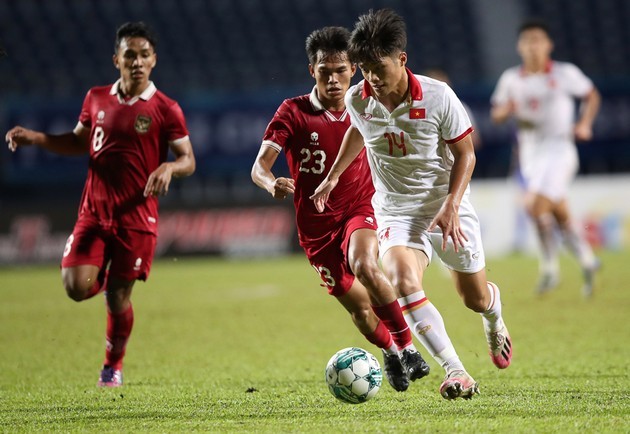 Indonesia được khuyên bỏ giải của AFF; CĐV xứ vạn đảo 'tấn công' cầu thủ U23 Việt Nam - Bóng Đá