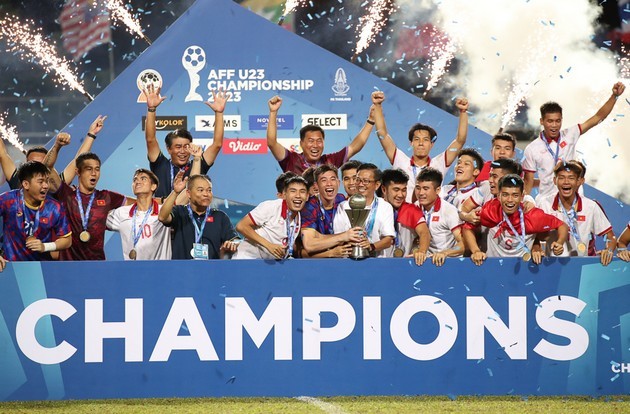 HLV Shin Tae-yong tức điên vì trọng tài; Báo chí ĐNÁ khâm phục U23 Việt Nam - Bóng Đá