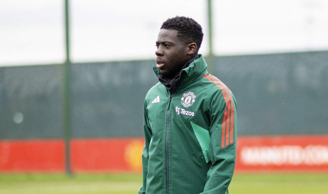 Cạ cứng của Mainoo gây chú ý trên sân tập Man Utd - Bóng Đá
