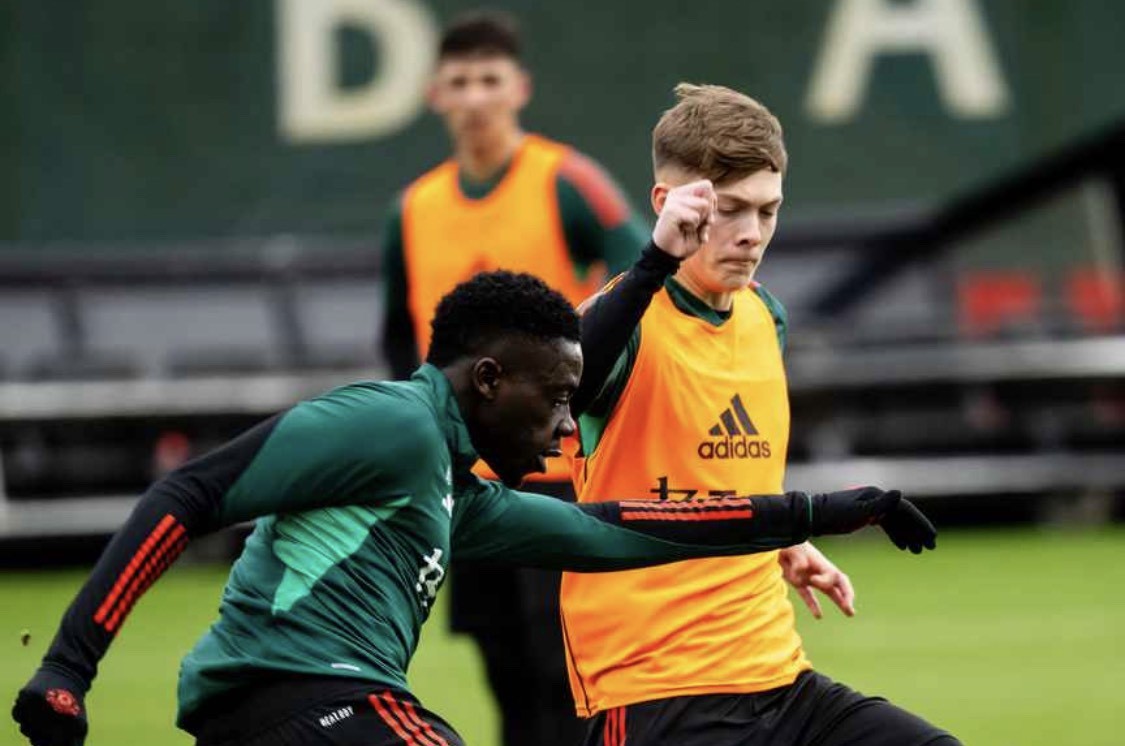 Cầu thủ bị lãng quên xuất hiện trong buổi tập của Man Utd - Bóng Đá