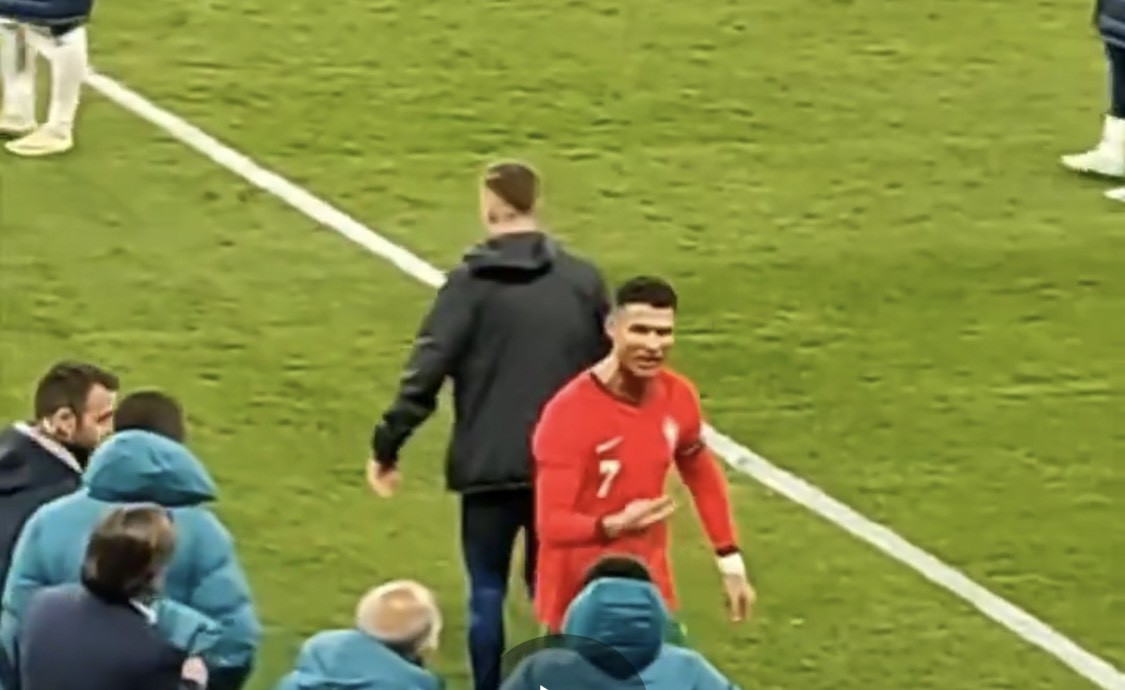 Ronaldo nổi nóng - Bóng Đá