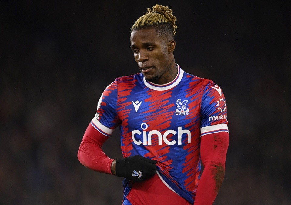 Zaha nhận đề nghị hấp dẫn để đối đầu Ronaldo - Bóng Đá